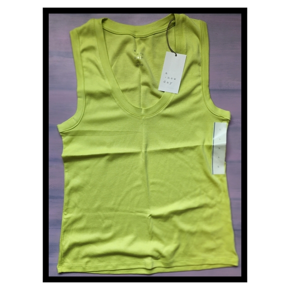 2 Tanks- a new day- Sz L- NWT - Picture 2 of 5